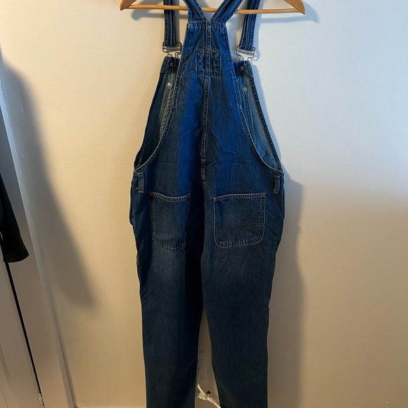 Women’s Gap cropped overalls size medium - Picture 2 of 2